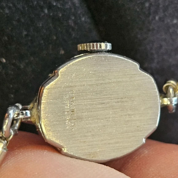 Vintage 30s or 40s American Heritage women’s watch works well - Picture 4 of 4